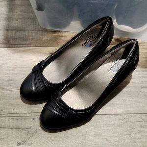 Life Stride Classic Black Wedges